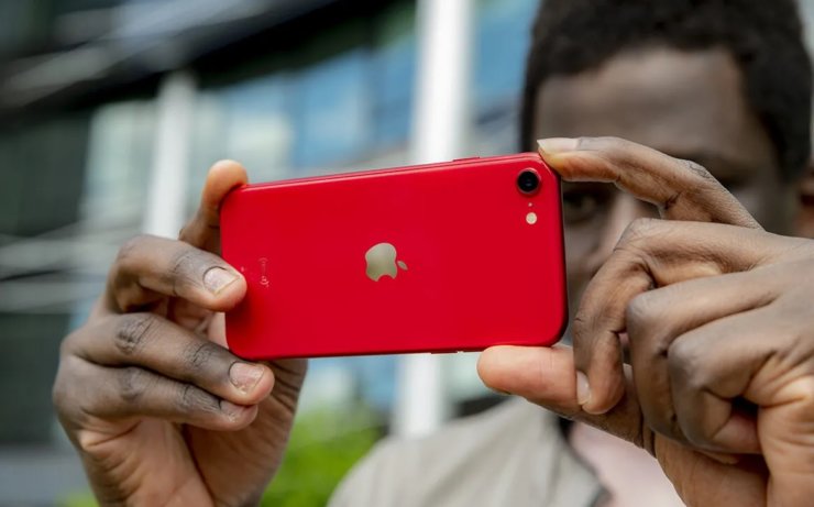 Стоит ли покупать iPhone SE 3. iPhone SE 3 будет отличным камерофоном по бросовой цене. Стоит ли покупать iPhone SE 3. iPhone SE 3 будет отличным камерофоном по бросовой цене. Фото.