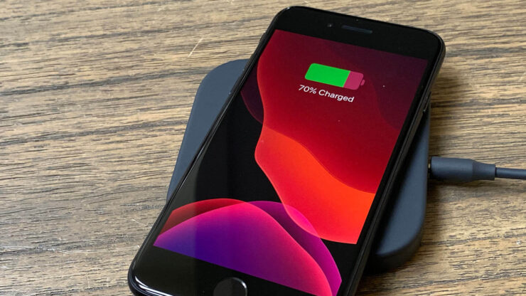 Маленький корпус iPhone SE требует больших жертв. Фото.