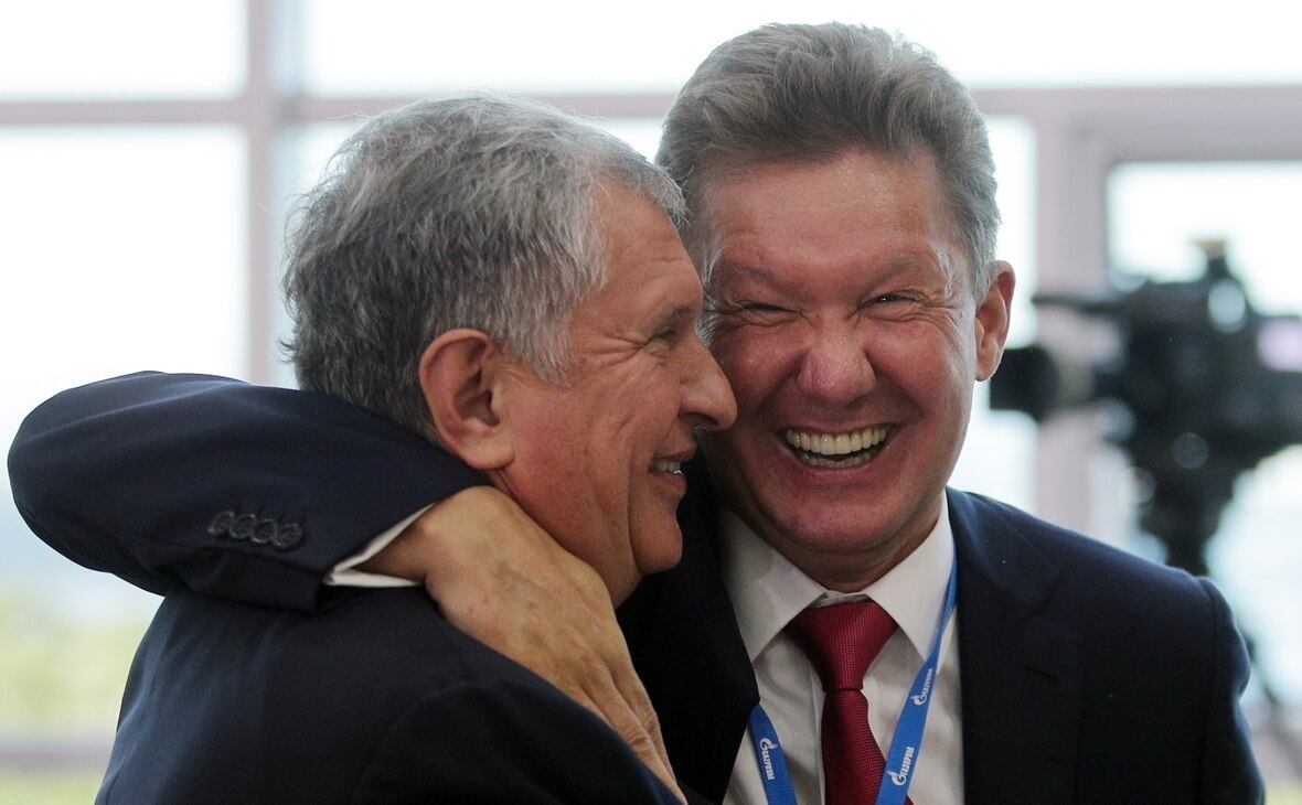 Главу Apple хотят оставить без зарплаты. Говорят, не заслужил. Фото.