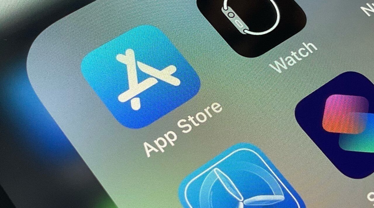 Если Еврокомиссия примет закон о цифровых рынках, на iOS могут появиться альтернативные магазины приложений. Фото.