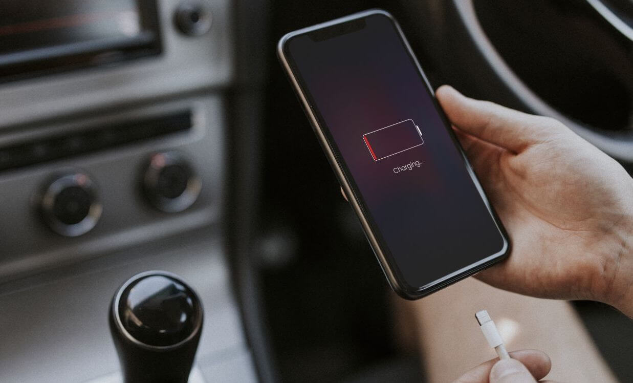 Если ваш iPhone быстро разряжается, возможно, причина — в последнем обновлении. Фото.