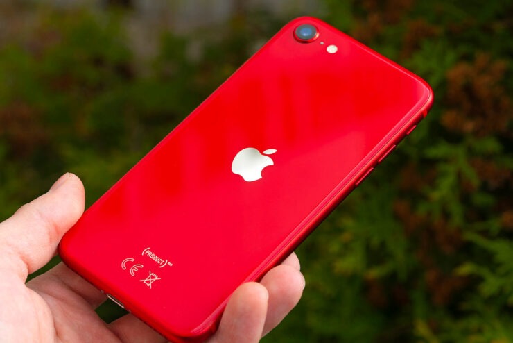 Стоит ли покупать iPhone SE 2020. Отличный смартфон, который мы оставим другим. Стоит ли покупать iPhone SE 2020. Отличный смартфон, который мы оставим другим. Фото.