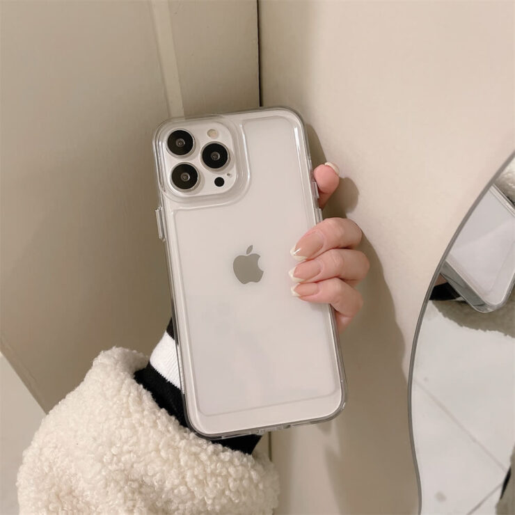 Хороший прозрачный чехол для Айфона. Такой чехол должен быть у каждого. Хороший прозрачный чехол для Айфона. Такой чехол должен быть у каждого. Фото.