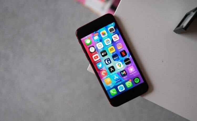 Не спешите покупать iPhone SE 3. Есть причины этого не делать. Фото.