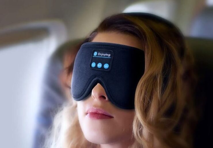 Маска для сна с Bluetooth-гарнитурой. Такая маска поможет расслабиться и уснуть сном младенца. Маска для сна с Bluetooth-гарнитурой. Такая маска поможет расслабиться и уснуть сном младенца. Фото.