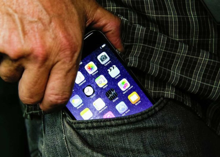 Воровство Айфонов на запчасти. Apple препятствует краже iPhone, но их все равно воруют чаще остальных. Воровство Айфонов на запчасти. Apple препятствует краже iPhone, но их все равно воруют чаще остальных. Фото.