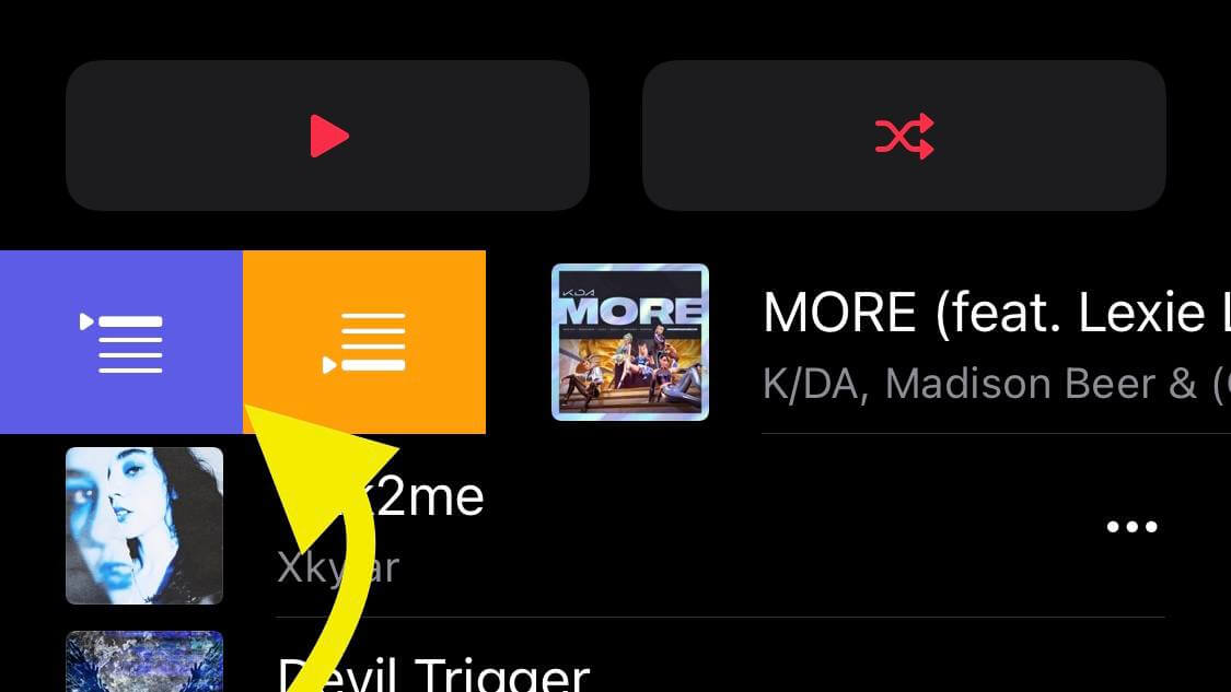 В Apple Music реализована удобная навигация по трекам и управление очередью свайпами. Фото.