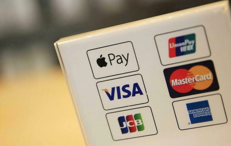 Apple будет должна выплатить пользователям компенсацию либо вернуть Apple Pay в Россию. Фото.