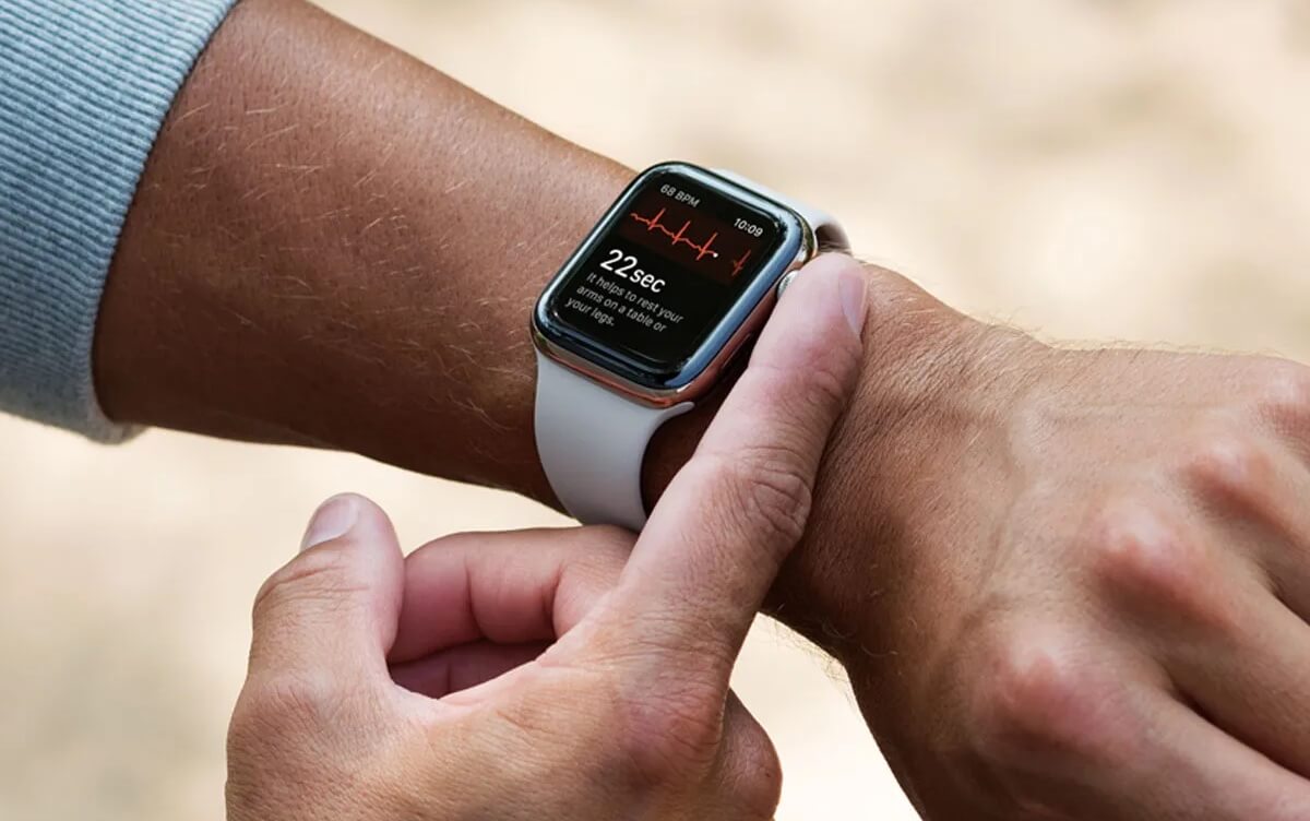Старые модели Apple Watch с выходом watchOS 9 получат функцию холтера для сканирования ЭКГ в разрезе нескольких часов. Фото.