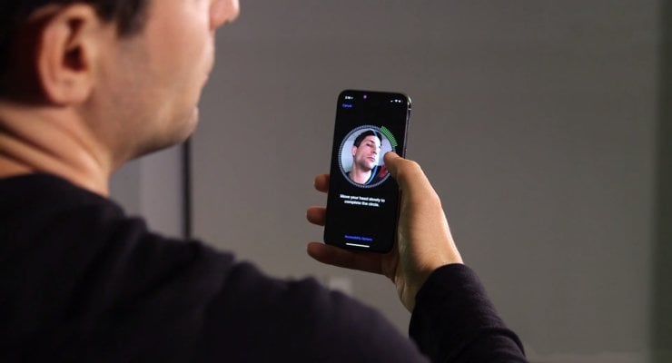 Что нового в iOS 16. На новых Айфонах Face ID работает даже в горизонтальной ориентации. Фото.