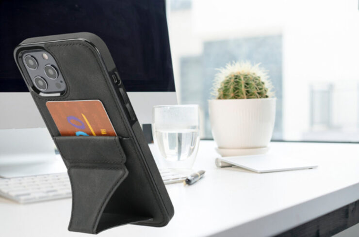 Чехол для iPhone с кардхолдером и подставкой. Качественный чехол с умопомрачительной функциональностью. Фото.