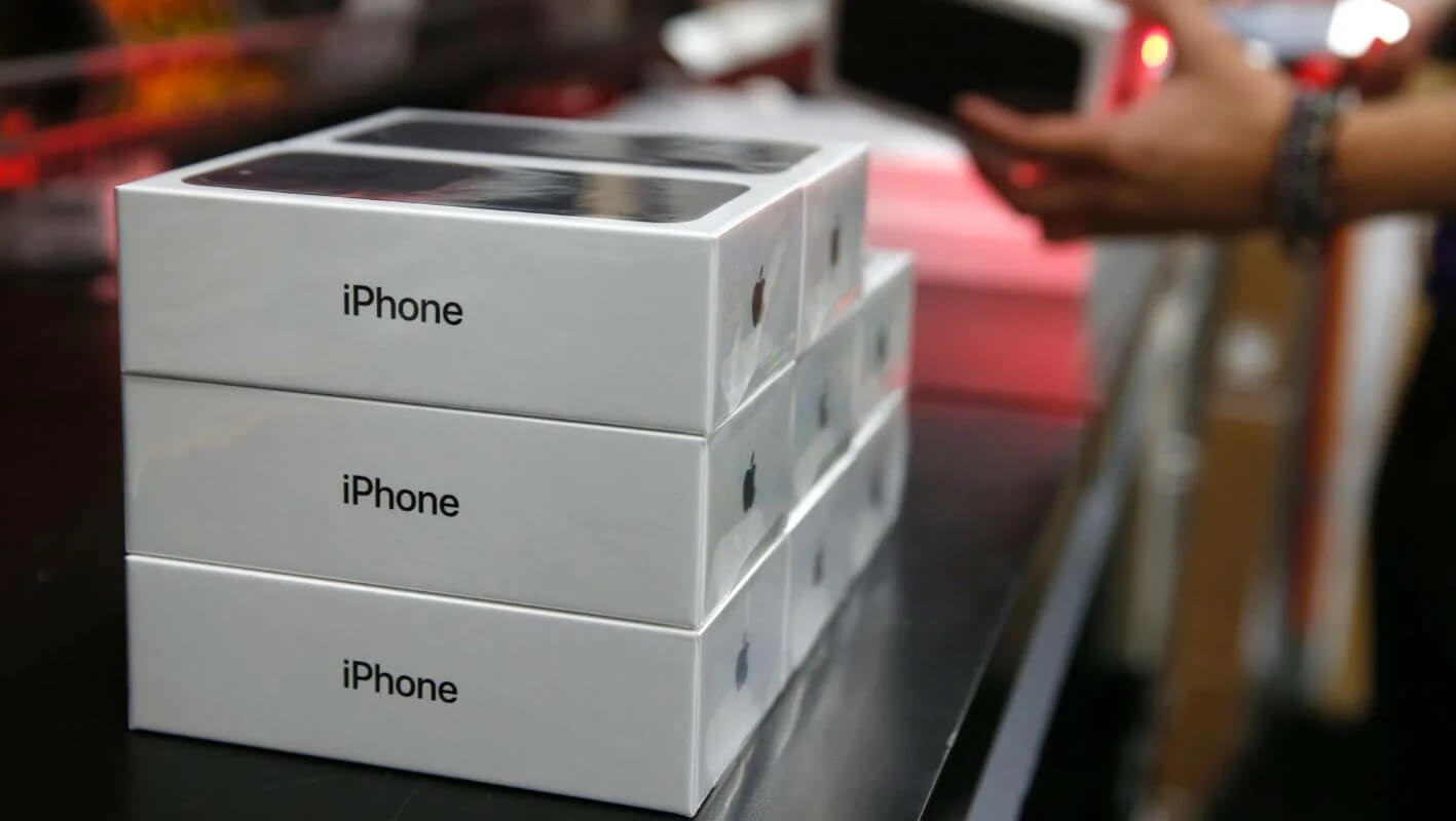 Что будет с Apple в России. При параллельном импорте за сертификацию, поставки, ремонт и многое другое отвечает не производитель, а дистрибутор или торговая сеть. Фото.