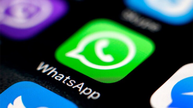WhatsApp никто блокировать не собирается, потому что это не средство распространения информации. Фото.