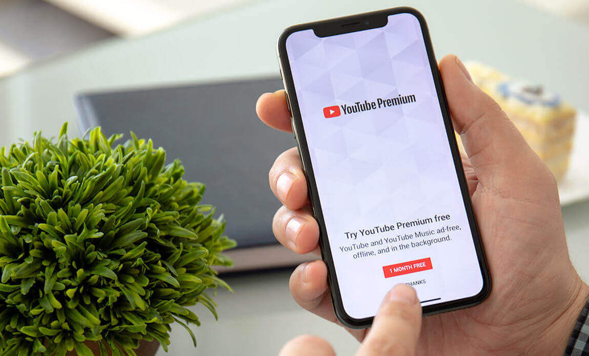 Отключайте YouTube Premium, если ещё не сделали этого. Фото.