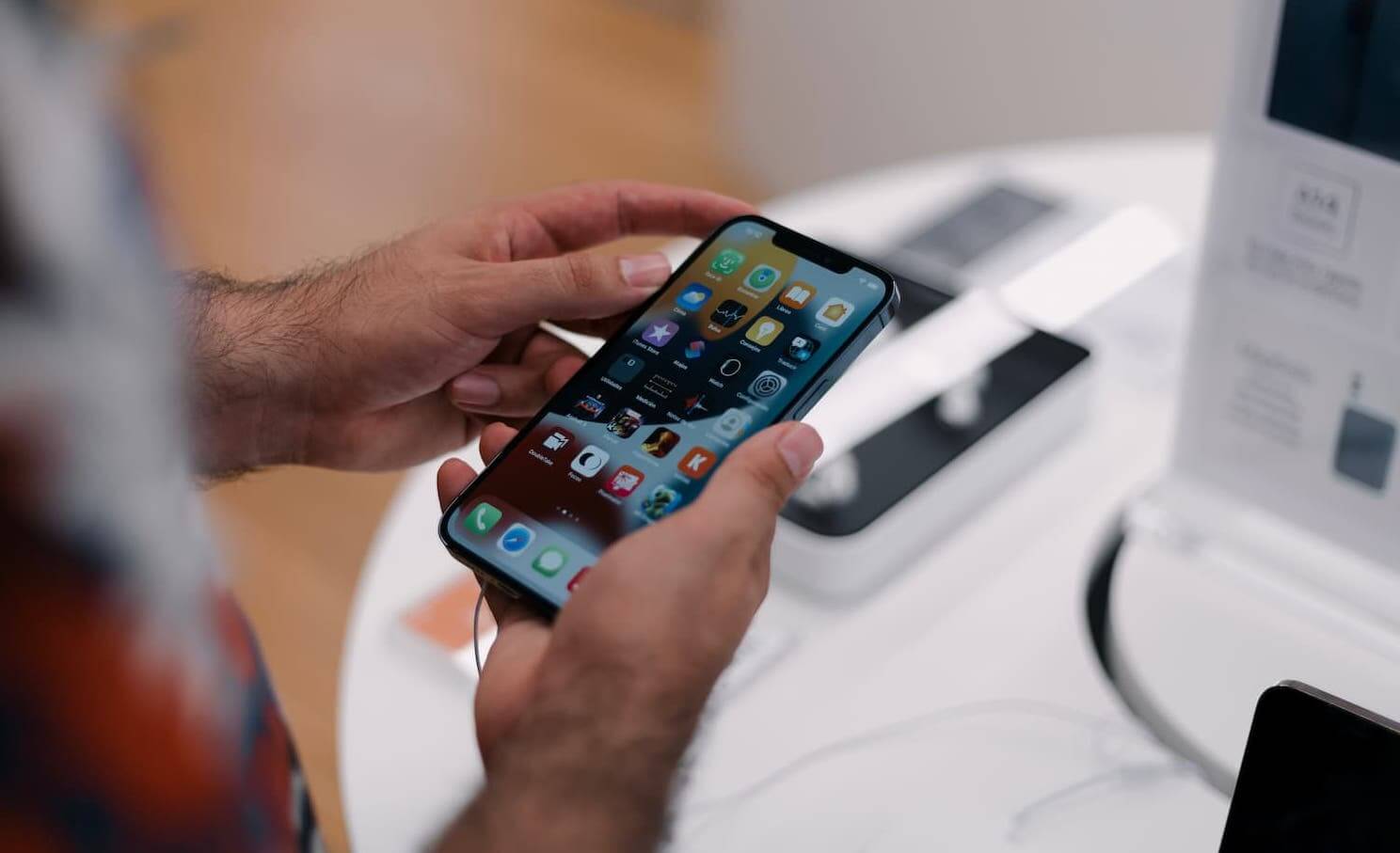 Почему Apple точно повысит цены на новые Айфоны. Фото.