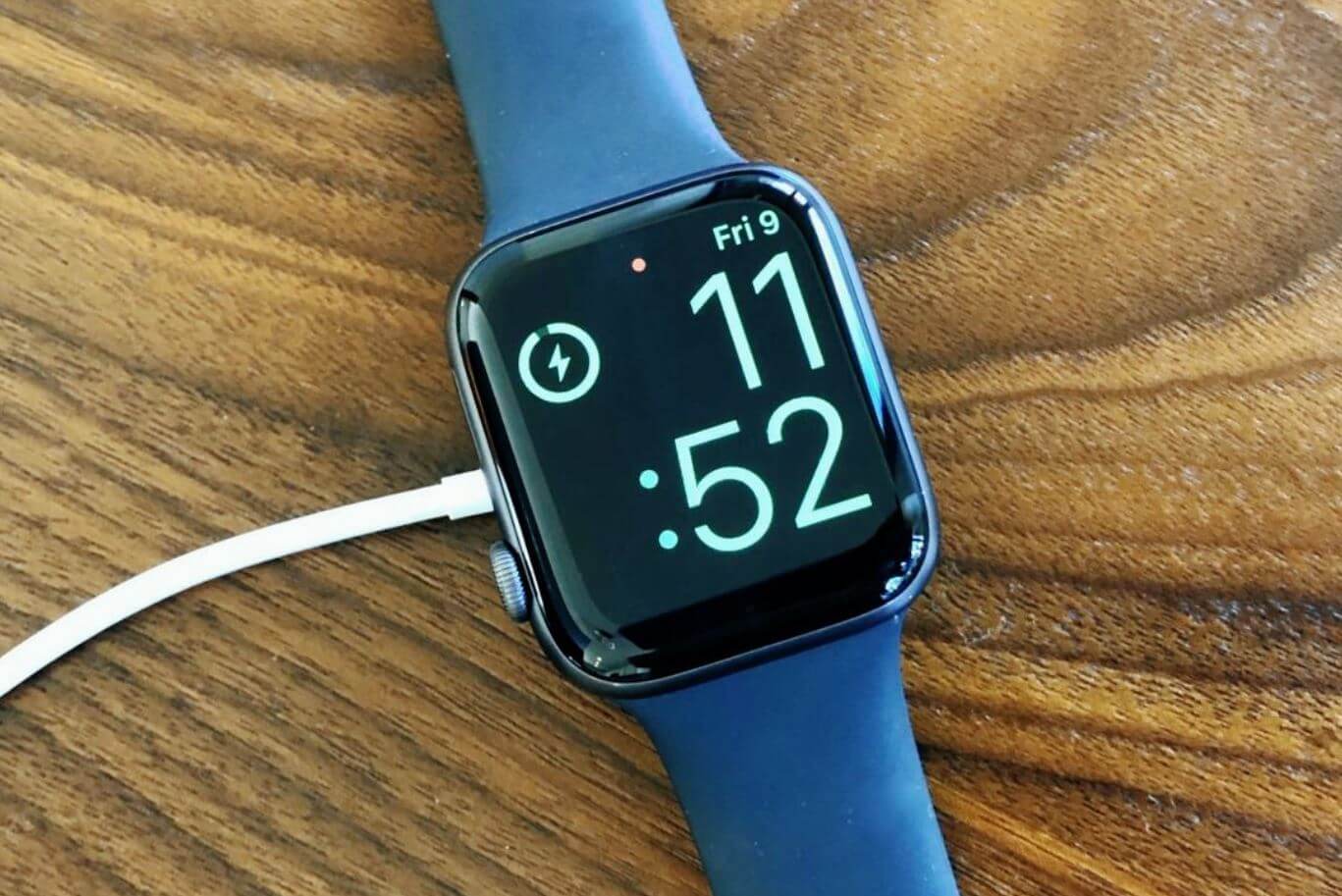 Оптимизированная зарядка Apple Watch. Apple Watch заряжаются исходя из ваших привычек. Фото.