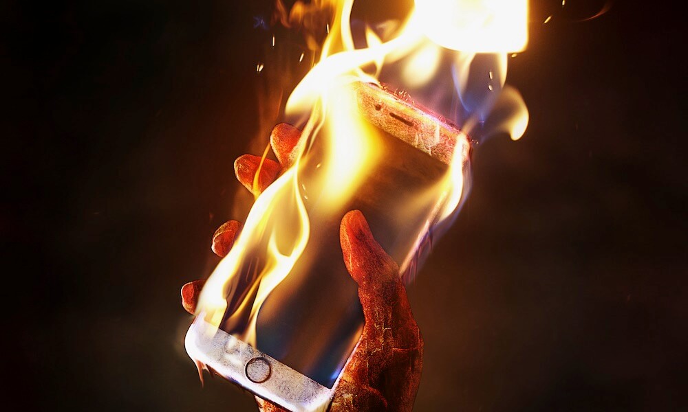 Не переживайте, из-за беспроводной зарядки ваш iPhone вряд ли загорится. Фото.