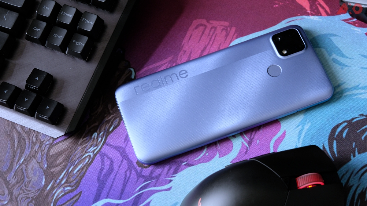 Теперь смартфоны Realme покупают чаще, чем iPhone. Фото.