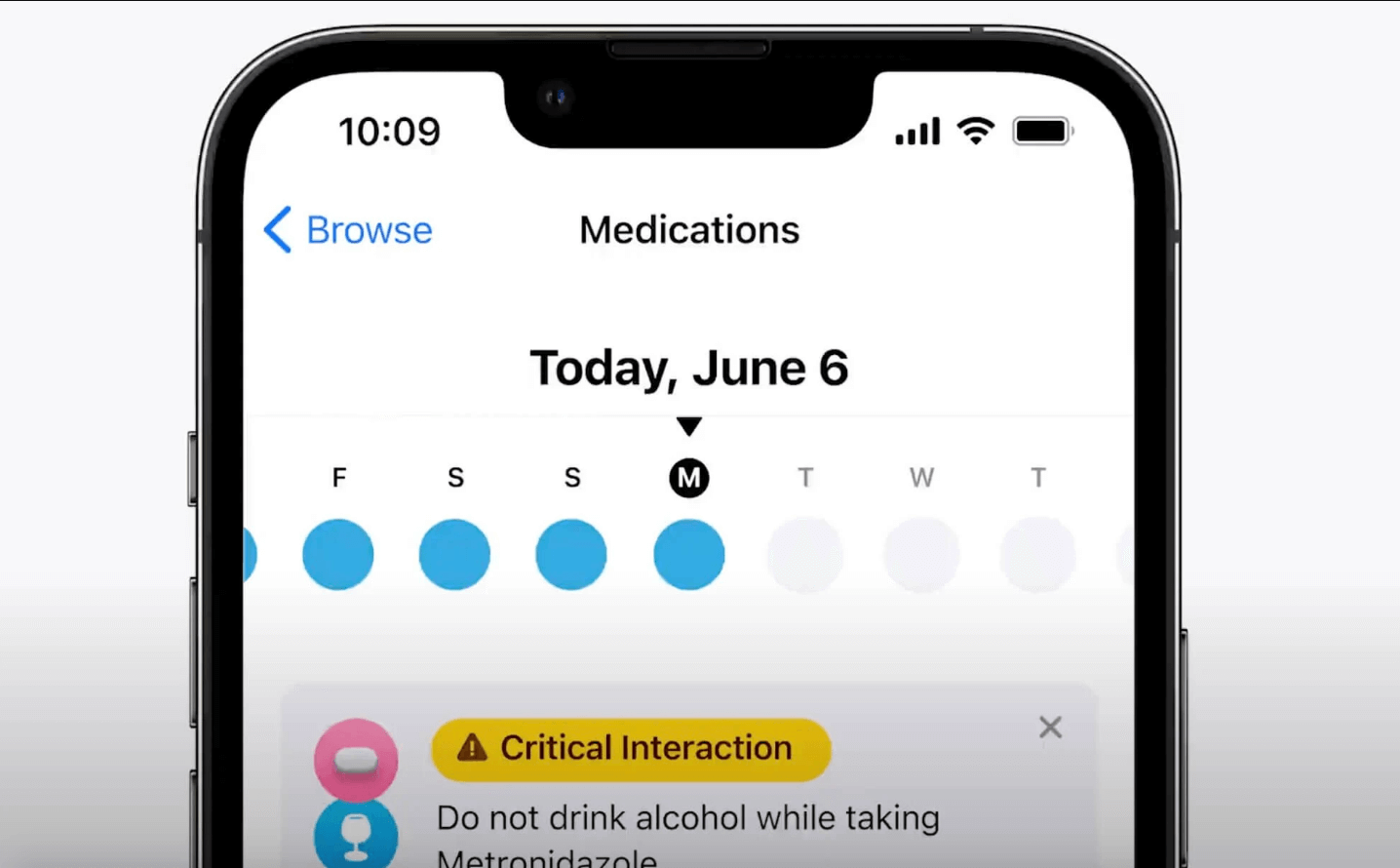Что нового в watchOS 9. Появилась функциональность, напоминающая о приеме лекарств и возможности смешивать их, например, с алкоголем. Фото.