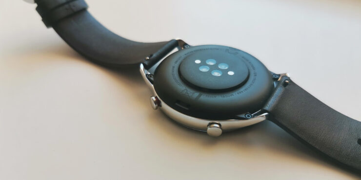 Apple Watch — чем заменить. Пластик на нижней части выглядит не очень, но при надевании часов на запястье не заметен. Apple Watch — чем заменить. Пластик на нижней части выглядит не очень, но при надевании часов на запястье не заметен. Фото.