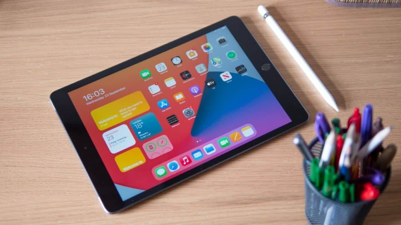 Базовый iPad поддерживает Apple Pencil первого поколения, а вот будет ли новая версия поддерживать второе, большой вопрос. Фото.