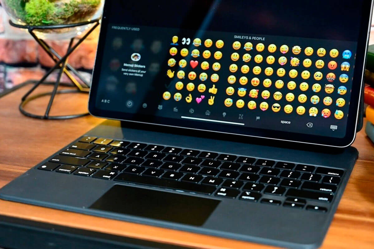 Для замены мыши можно использовать трекпад в Magic Keyboard, но он будет удобен далеко не всем из-за своих размеров. Фото.