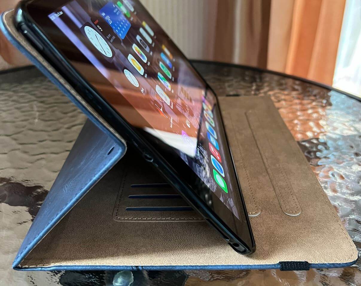 Кожаный чехол для iPad. Кожаный чехол — классический выбор для любого планшета. Кожаный чехол для iPad. Кожаный чехол — классический выбор для любого планшета. Фото.