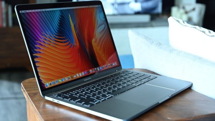 Новый MacBook Pro на M2 в базе оказался медленнее, чем старый на M1. Фото.