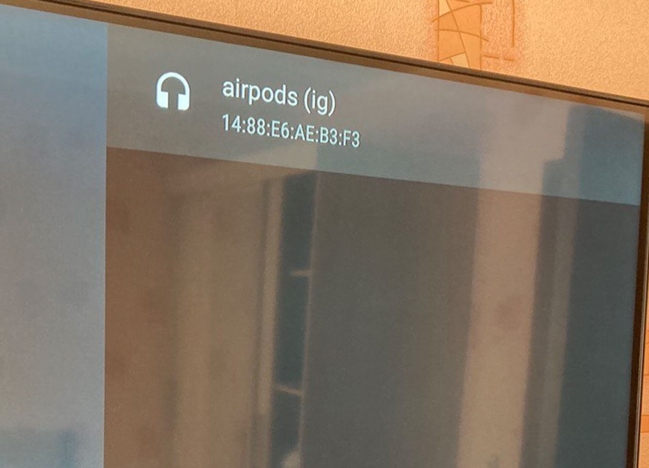 Подключение AirPods к телевизору. Наушники сразу появятся в списке подключений. Фото.