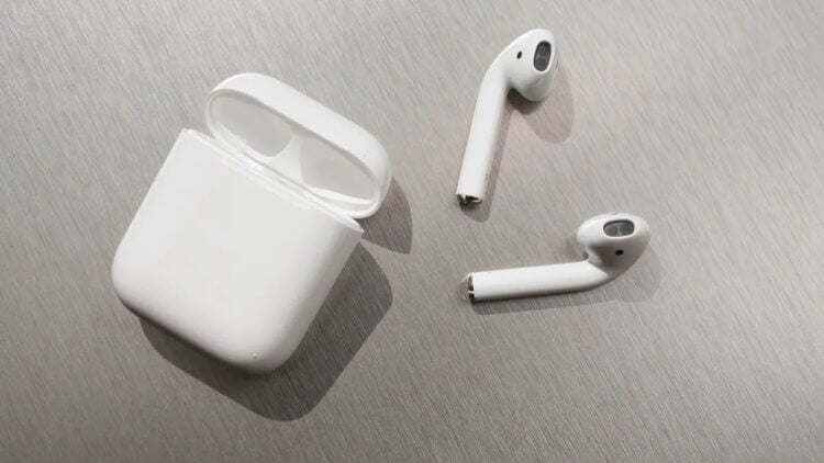 airpods sound middle