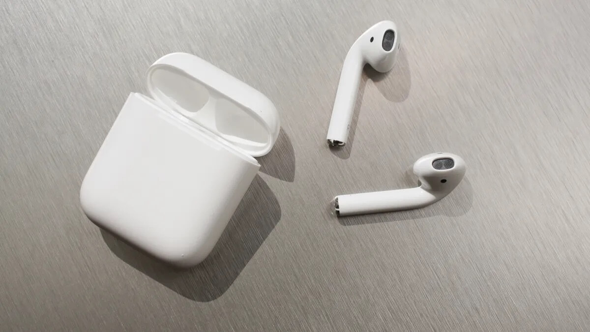 Радует, что это доступно даже для старичков AirPods 2. Фото.