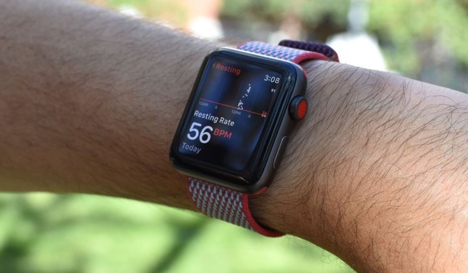Новые Apple Watch определят температуру тела, но не заменят термометр. Почему так