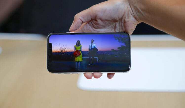 Apple изменила видеоплеер в iOS 16. Что нового и как пользоваться. Фото.