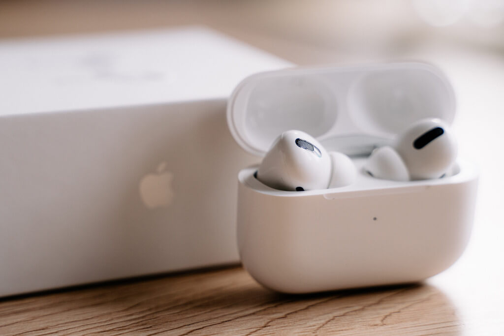 Считаю AirPods Pro лучшими TWS наушниками на рынке прямо сейчас. Фото.