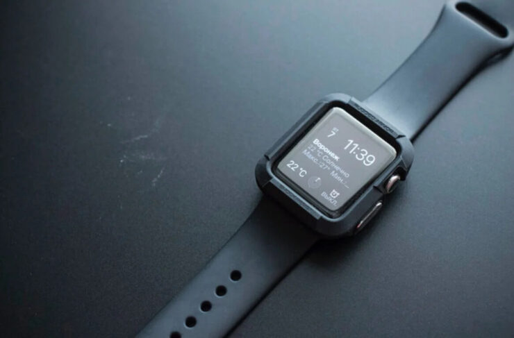 Силиконовый ремешок для Apple Watch. Такой вариант подойдет любителям по полной программе защищать свои устройства. Фото.