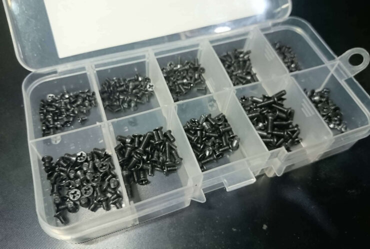 Такие винтики ещё никому не помешали. Фото.