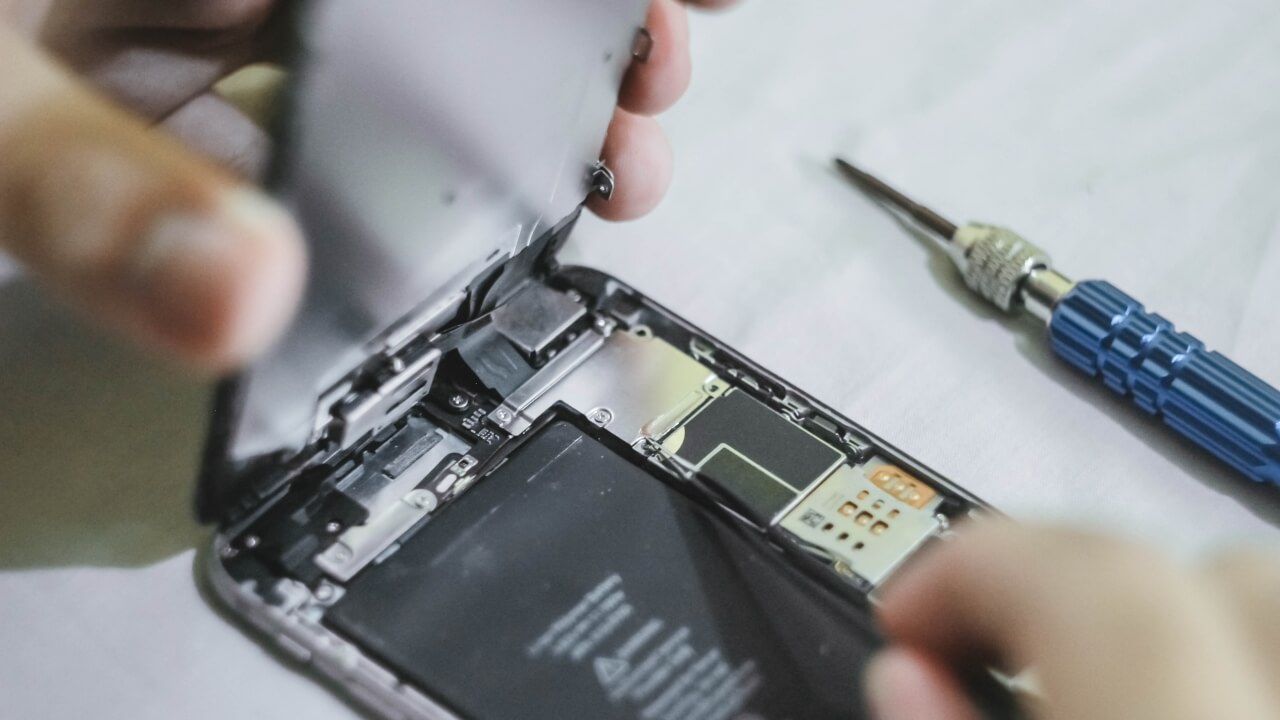 Как правило, чек покупают, чтобы иметь возможность обращаться за обслуживанием в авторизованные сервисные центры Apple. Фото.