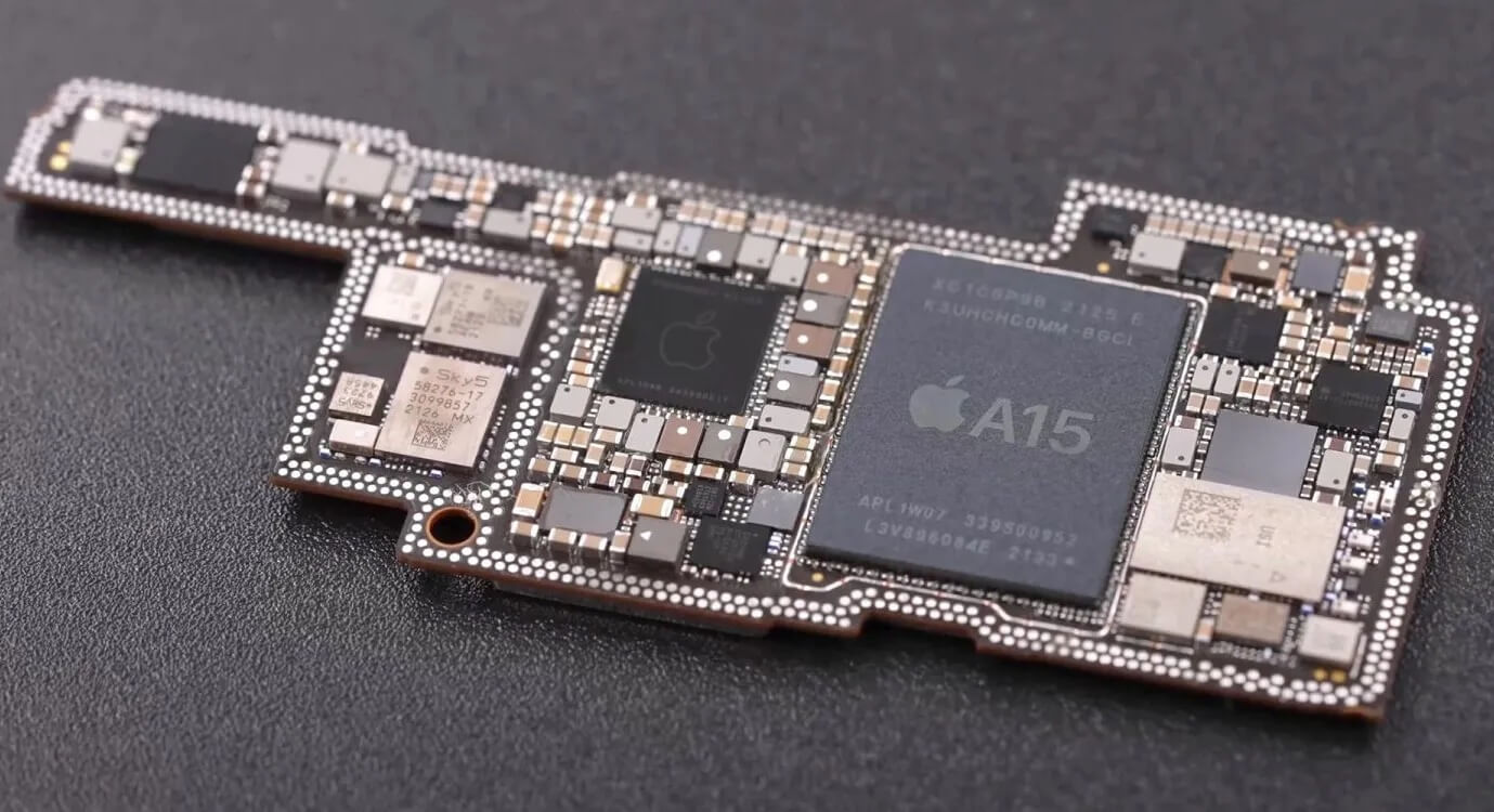 Apple через свои каналы признаёт, что iPhone 14 получит старый процессор, но обещает, что он будет мощнее. Фото.