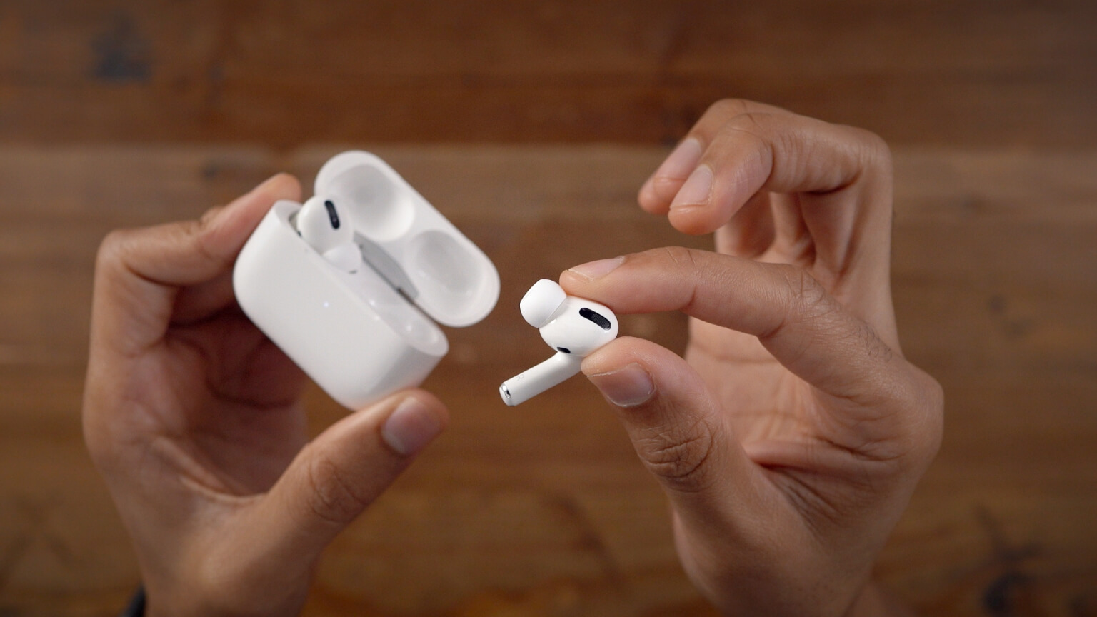 Новые AirPods Pro почти не изменятся внешне, да и внутренне, впрочем, тоже. Фото.