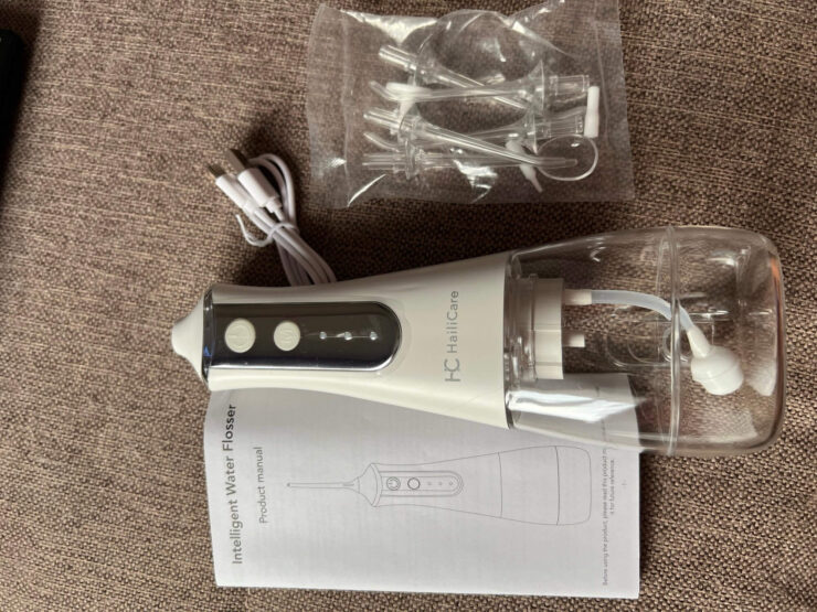 Ирригатор для полости рта. Каждый сможет подобрать насадку специально для своих зубов. Ирригатор для полости рта. Каждый сможет подобрать насадку специально для своих зубов. Фото.