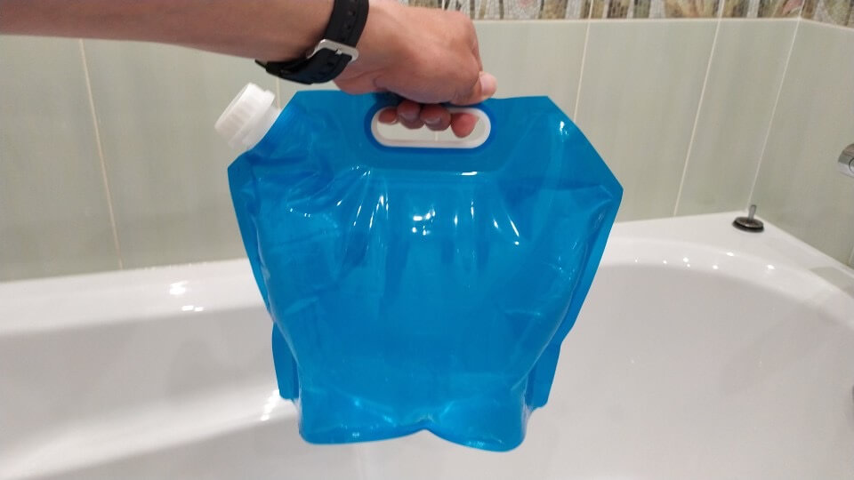 Главное, такую флягу не проткнуть. Фото.