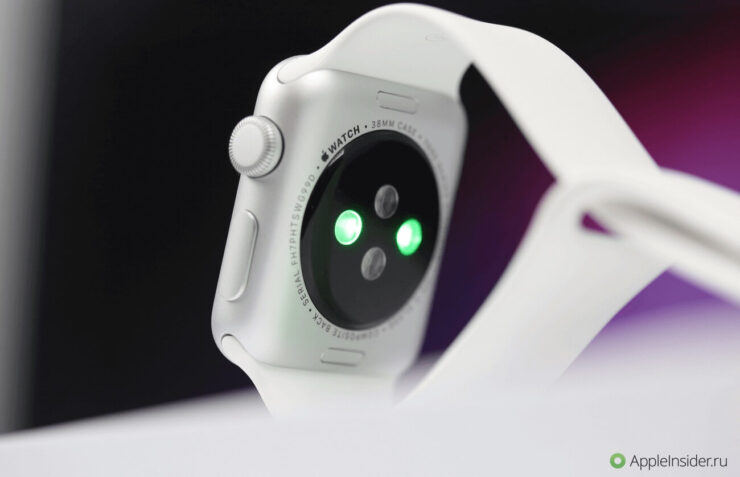 Отслеживание работы сердца во время плавания позволяет избегать усталости и контролировать интенсивность тренировок. Фото.