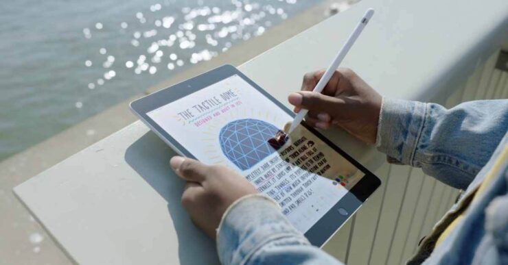 iPad 9 — самый дешевый вариант, чтобы попробовать Apple Pencil. Фото.