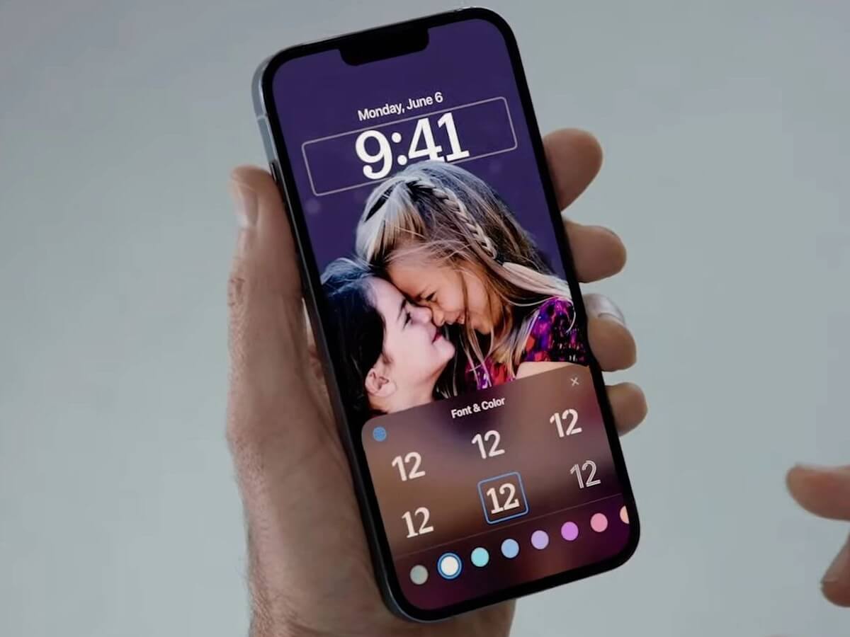 Часы можно поместить на задний план. Фото.