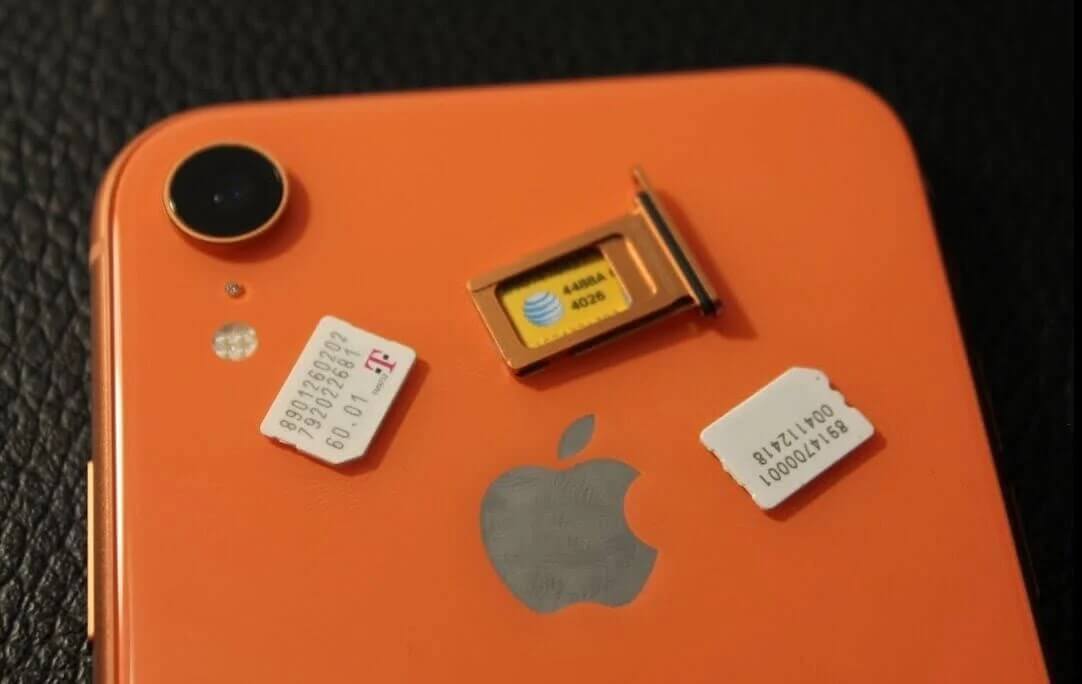 Модели с двумя физическими сим-картами очень сложно найти в России. Фото.