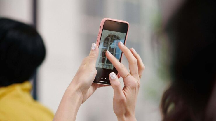 Благодаря перископу Айфон получит более мощный оптический зум. Но не в этом году. Фото.