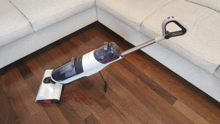Беспроводной пылесос в влажной уборкой может быть удобным. Фото.