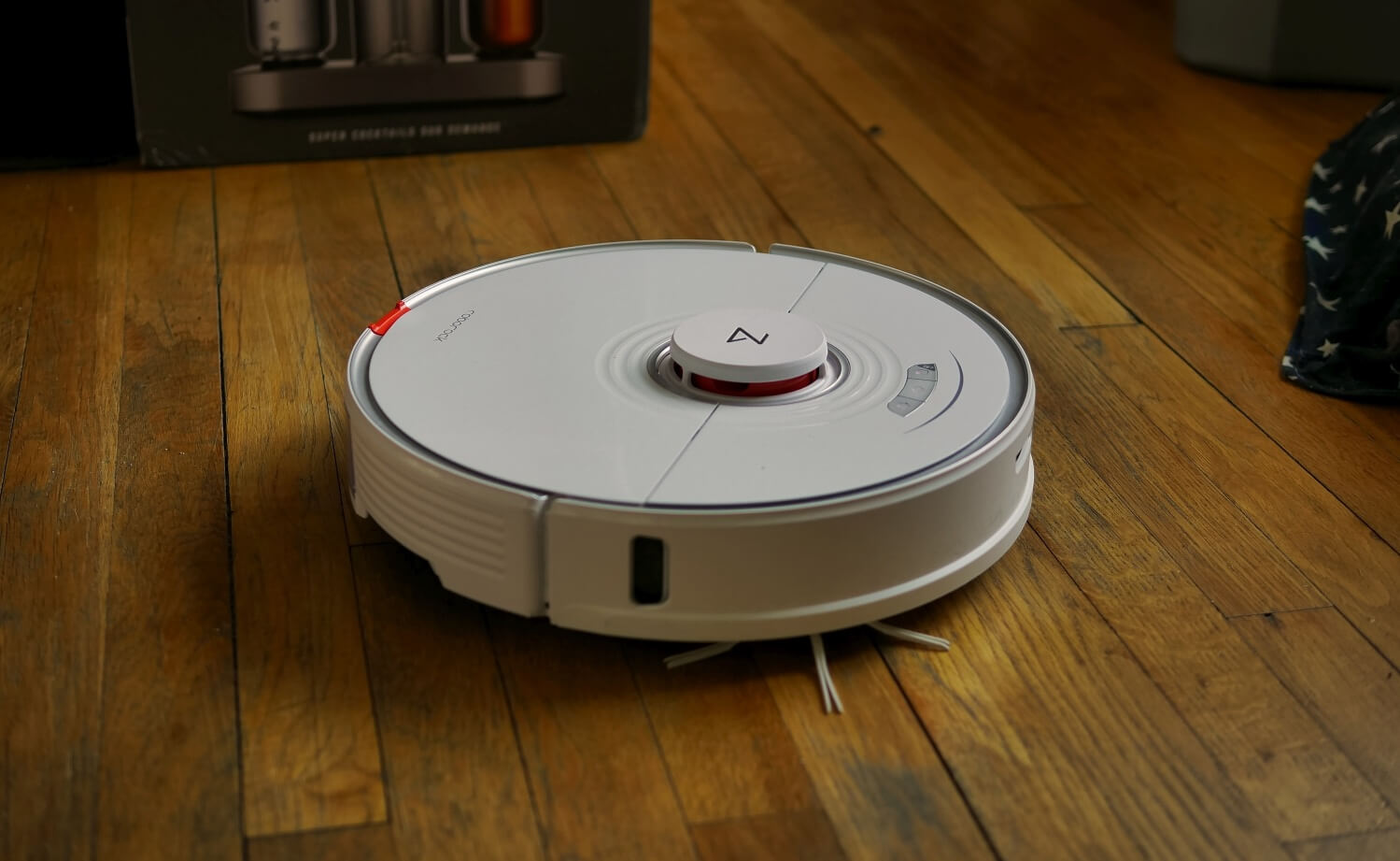 Этот робот-пылесос для тех, кому подешевле. Фото.