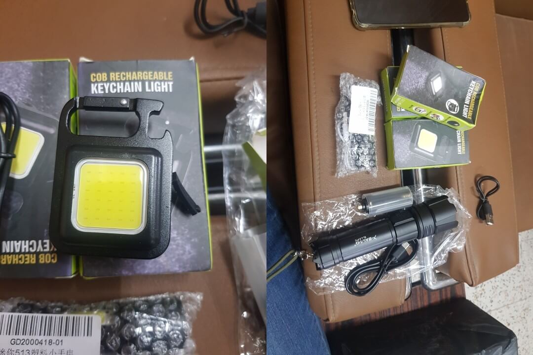 На светильнике есть еще и карабин. Поэтому его можно повесить в удобное место. Фото.