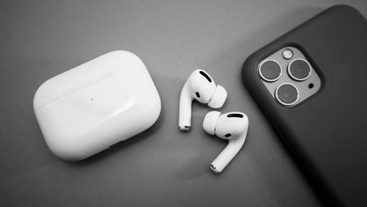 Несколько AirPods Pro 2 к одному Айфону. Подключить несколько наушников к одному смартфону будет актуально во время поездок. Фото.